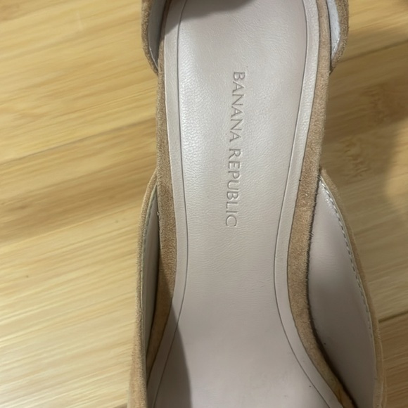 Banana Republic beige suede 3 1/2” stiletto with ankle straps - Picture 5 of 5